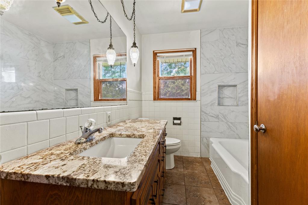 1009 N Illinois Street Property Photo 11