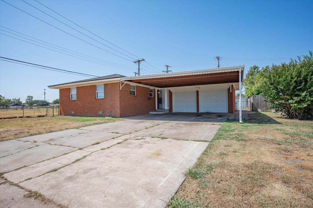 6829 S Winston Way Property Photo 2