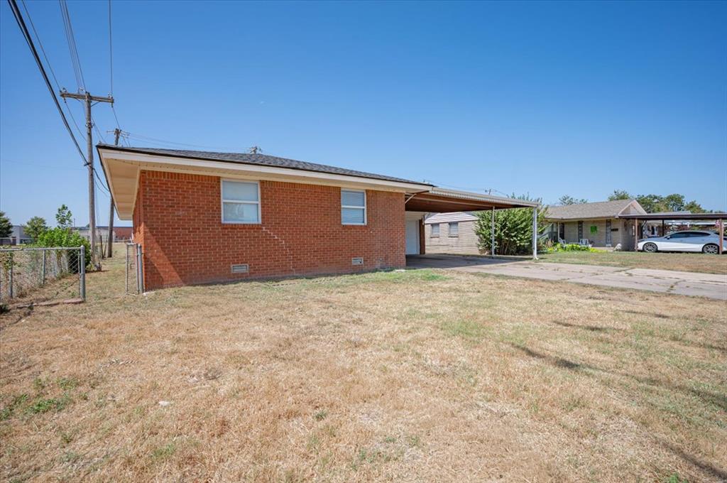 6829 S Winston Way Property Photo 3