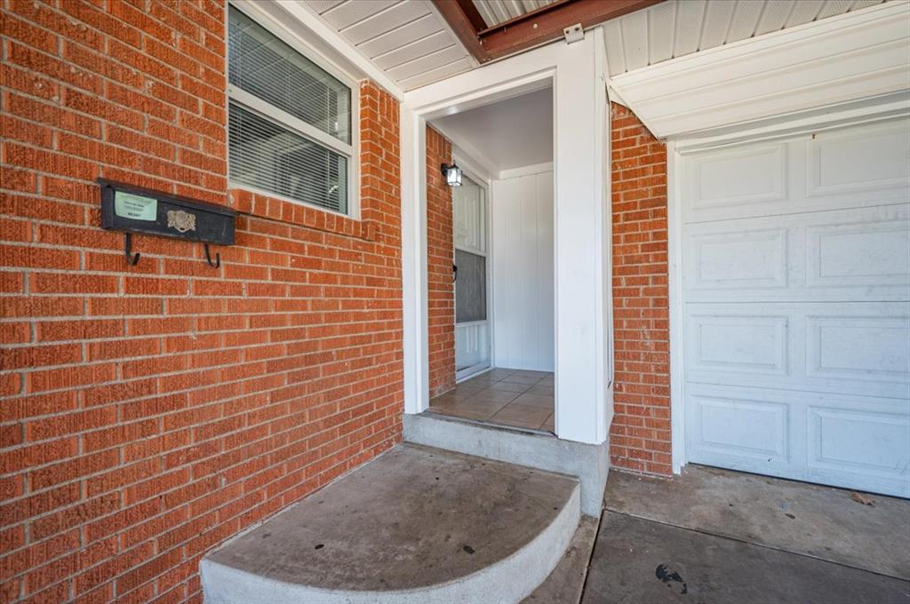 6829 S Winston Way Property Photo 8
