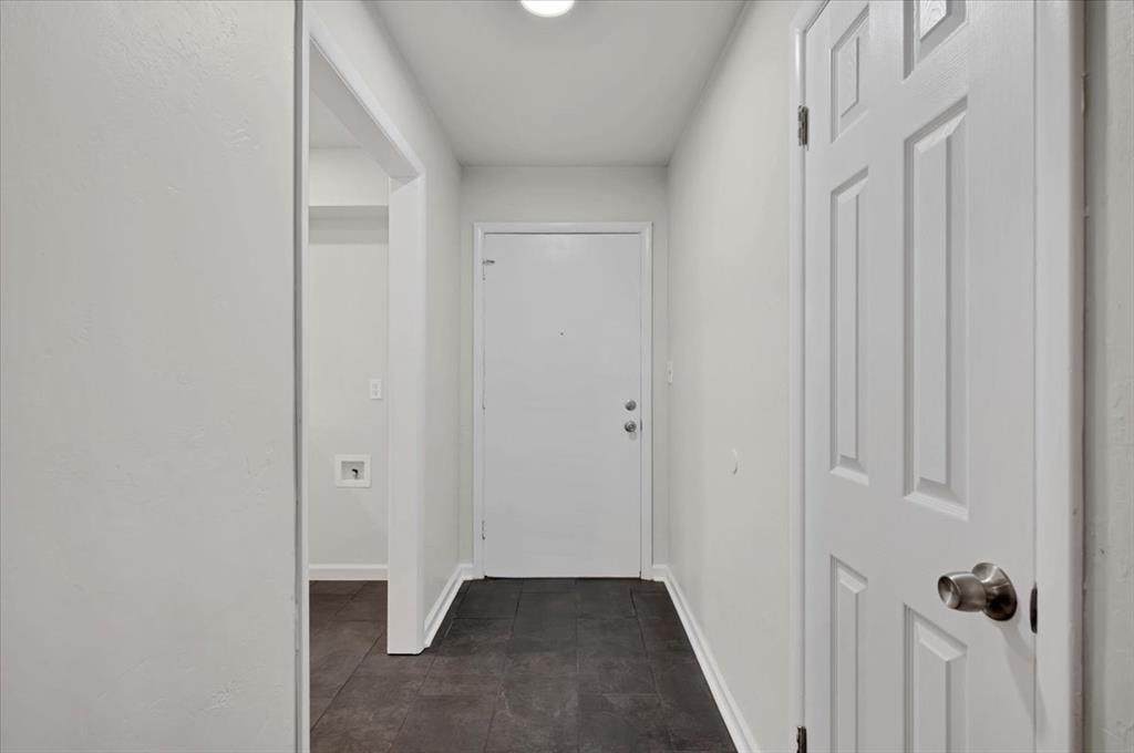 6829 S Winston Way Property Photo 9
