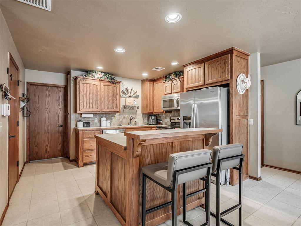 958 Cotswold Court Property Photo 8