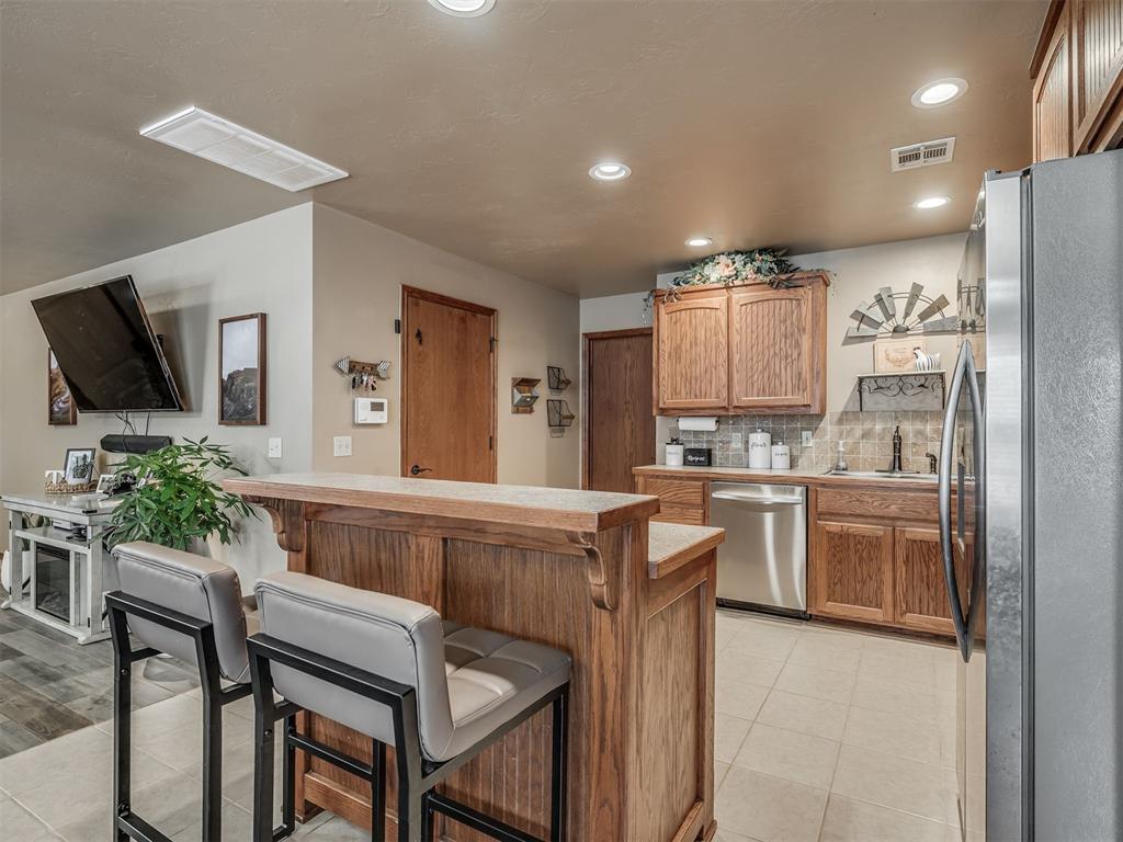 958 Cotswold Court Property Photo 9