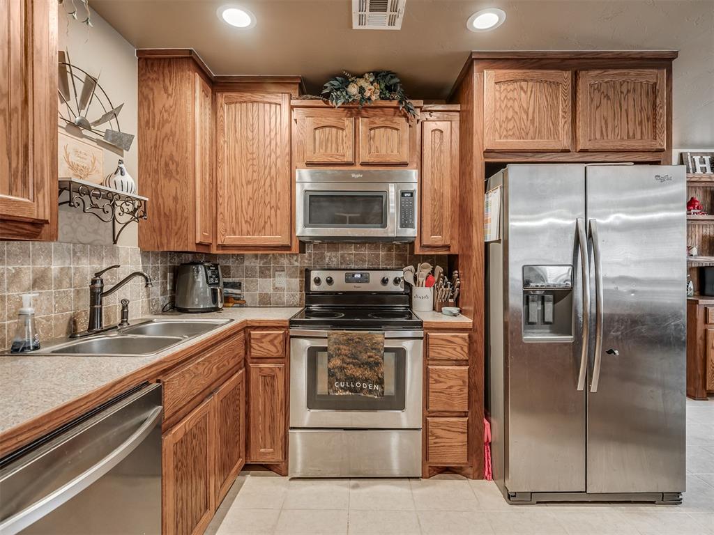 958 Cotswold Court Property Photo 12