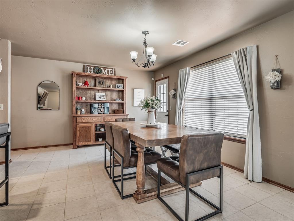 958 Cotswold Court Property Photo 16