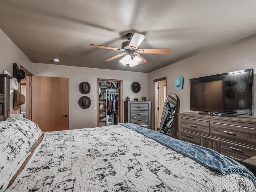 958 Cotswold Court Property Photo 22