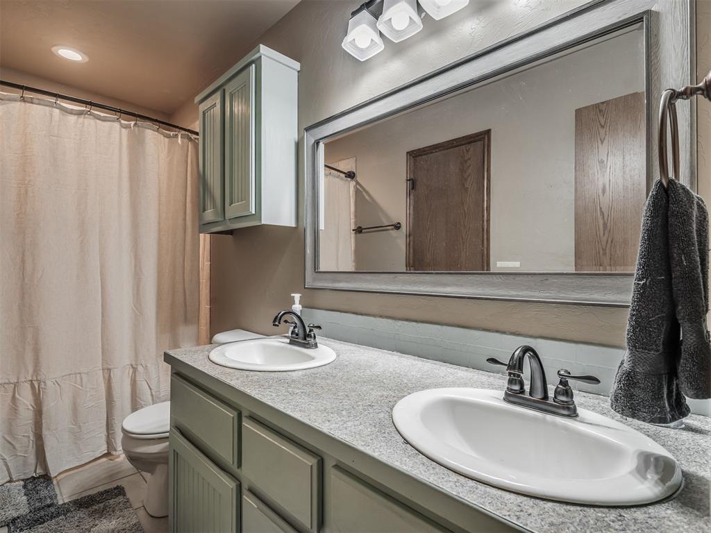 958 Cotswold Court Property Photo 25