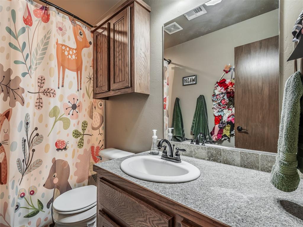 958 Cotswold Court Property Photo 28