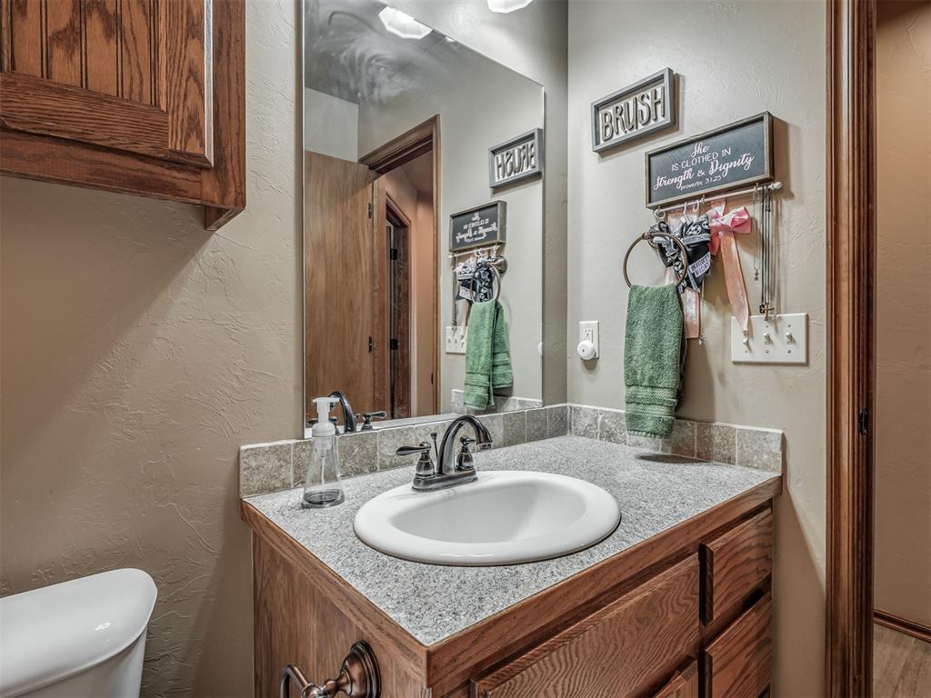 958 Cotswold Court Property Photo 30