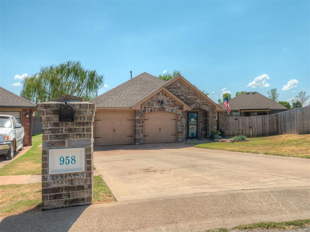 958 Cotswold Court Property Photo 47