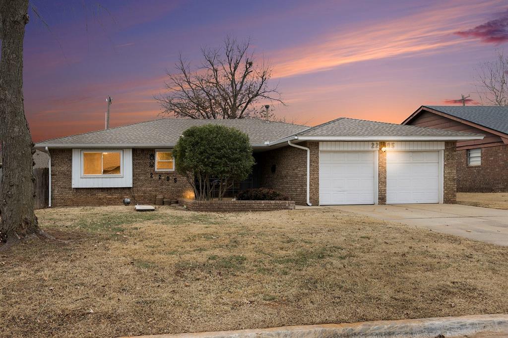 2205 Bellaire Drive Property Photo 2