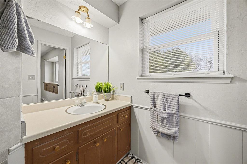 2205 Bellaire Drive Property Photo 18