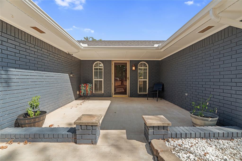 1821 W Cedar Ridge Drive Property Photo 3