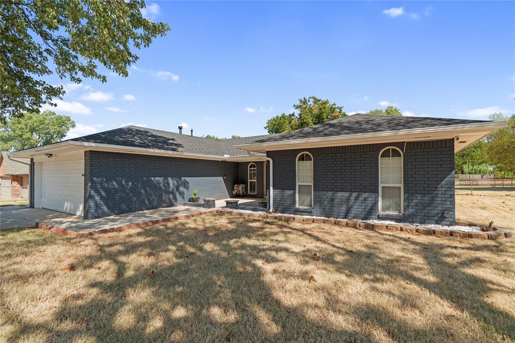 1821 W Cedar Ridge Drive Property Photo 4