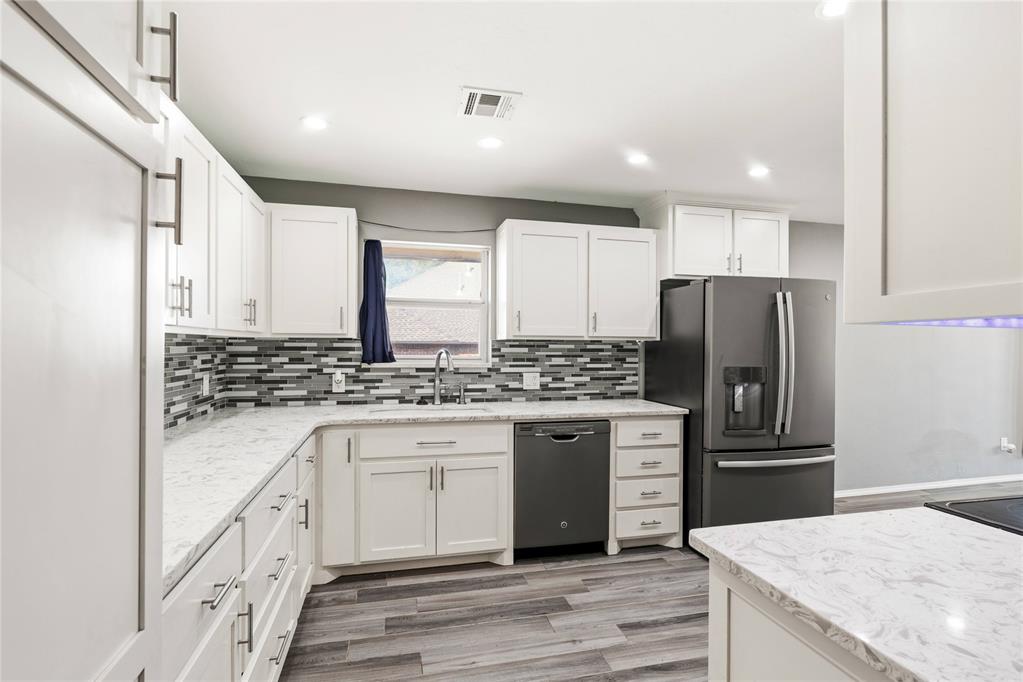 1821 W Cedar Ridge Drive Property Photo 11