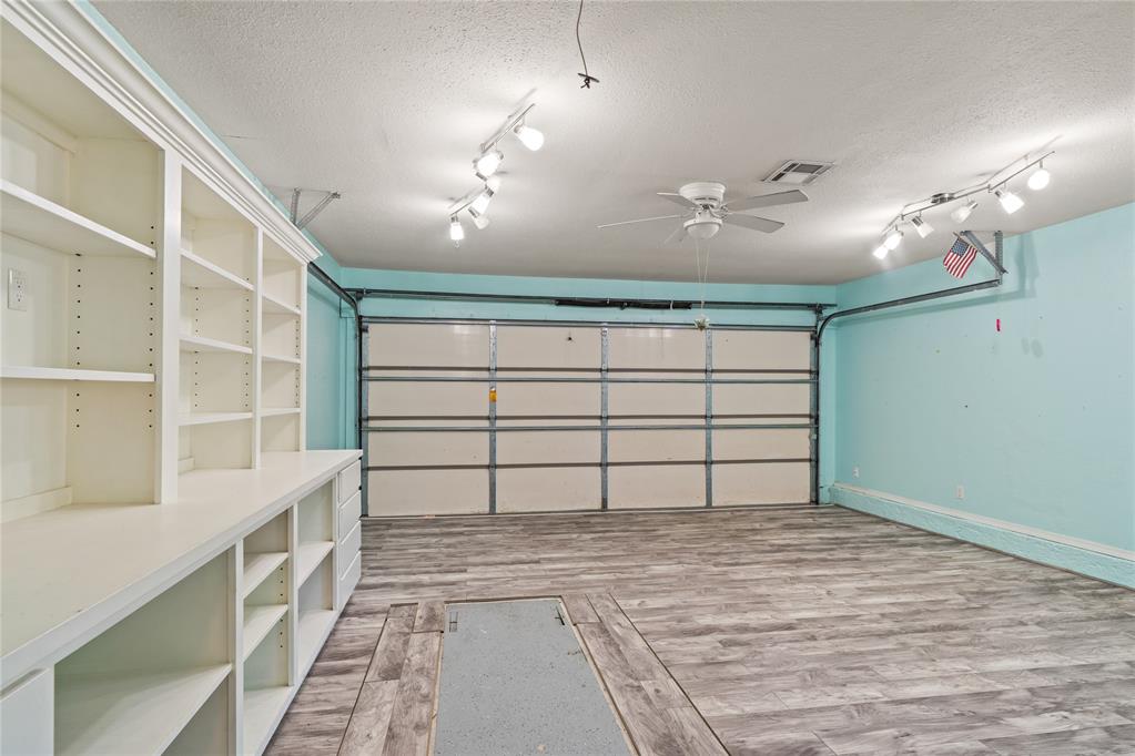 1821 W Cedar Ridge Drive Property Photo 16
