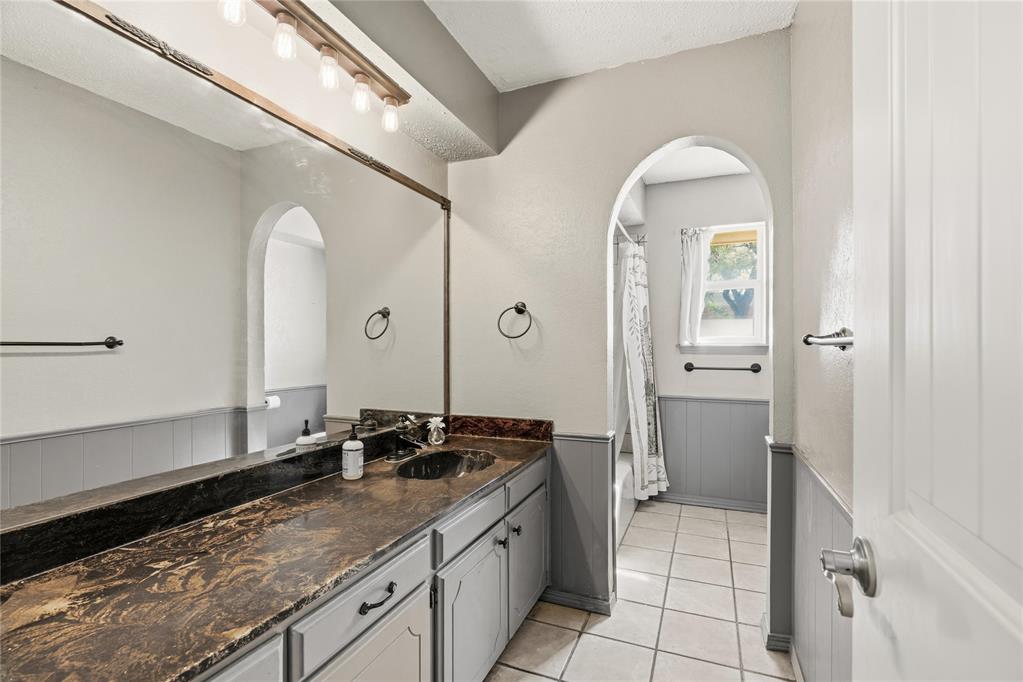 1821 W Cedar Ridge Drive Property Photo 17