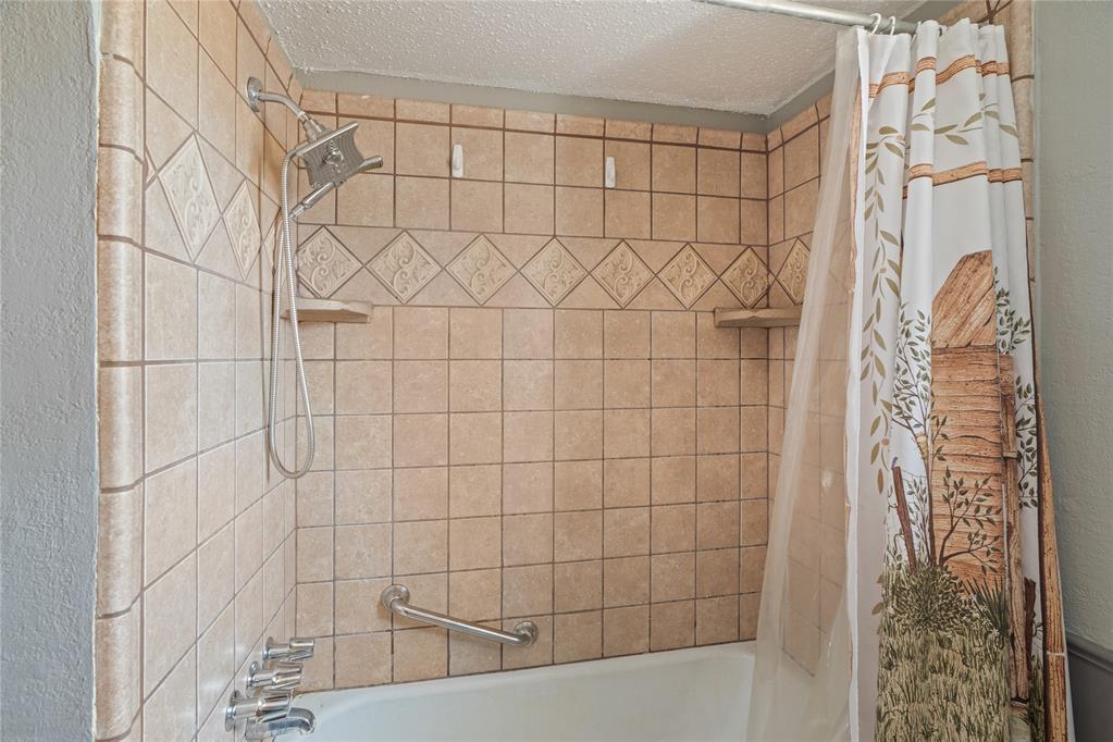 1821 W Cedar Ridge Drive Property Photo 18