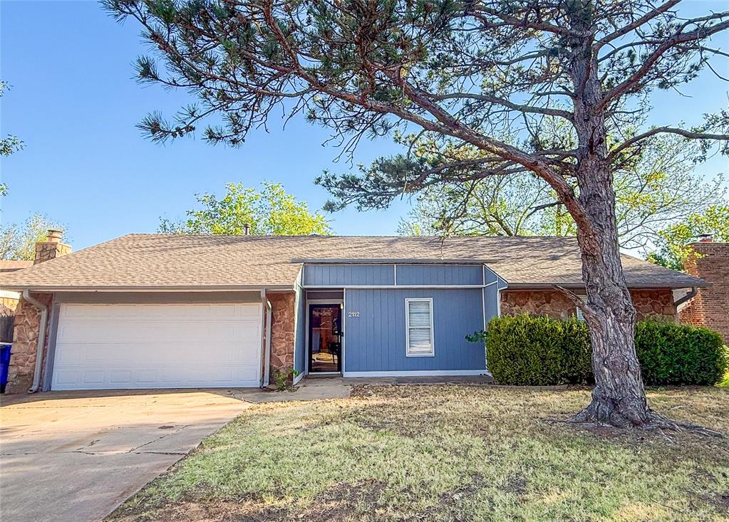 2112 Oakvista Circle Property Photo 1