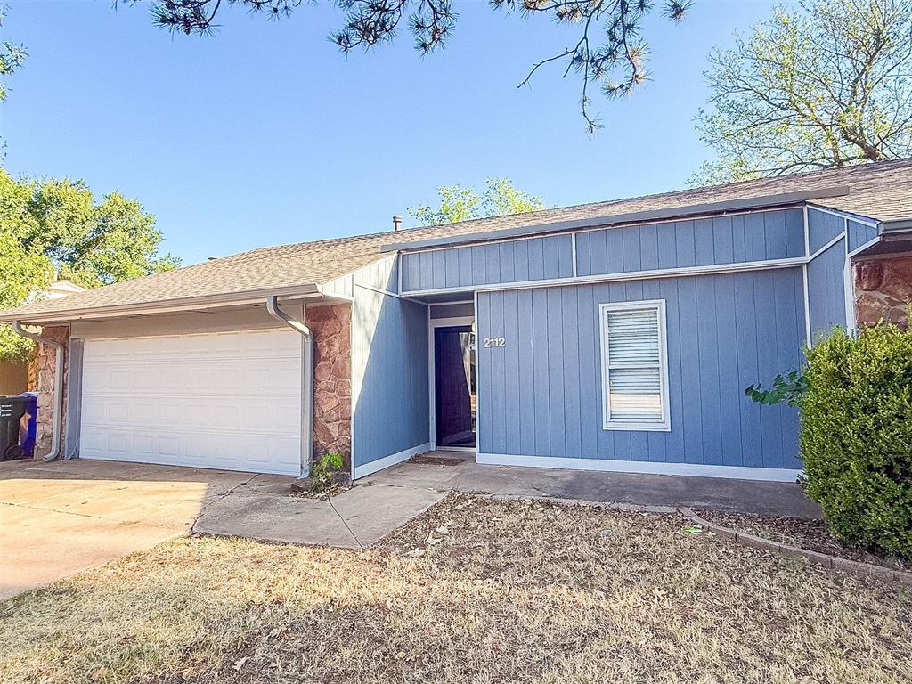 2112 Oakvista Circle Property Photo 3