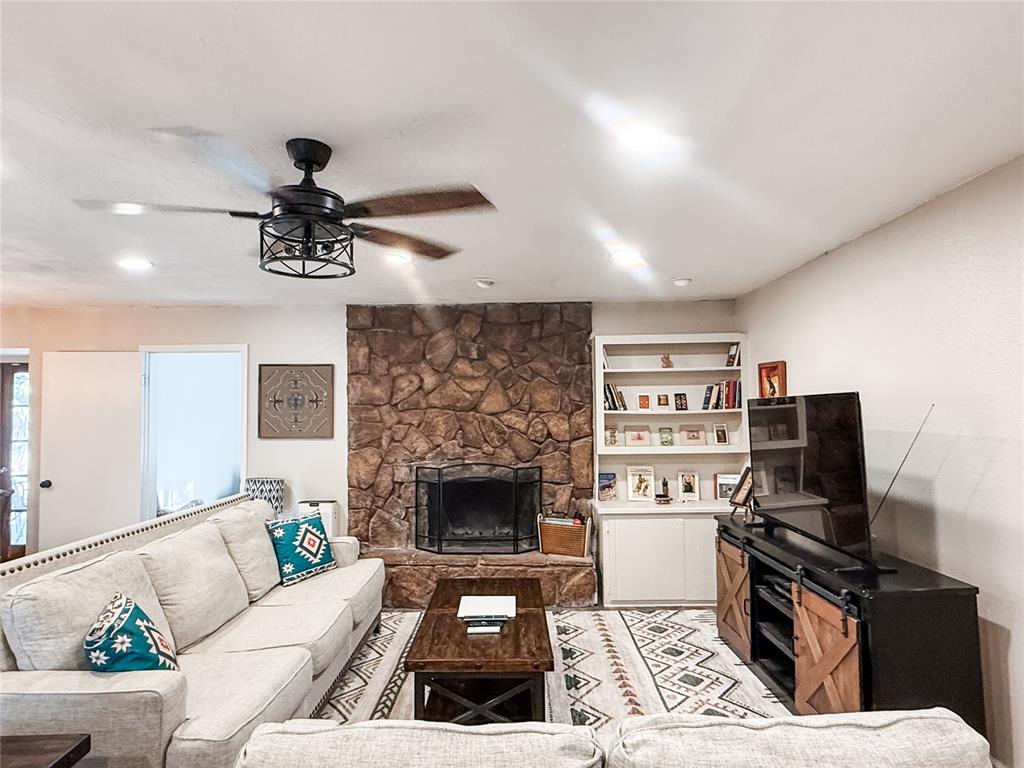 2112 Oakvista Circle Property Photo 6