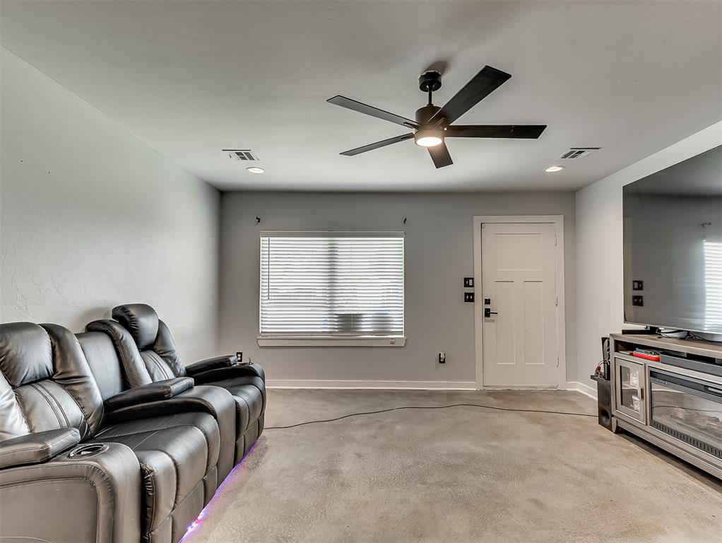 705 Ne 38th Street Property Photo 5