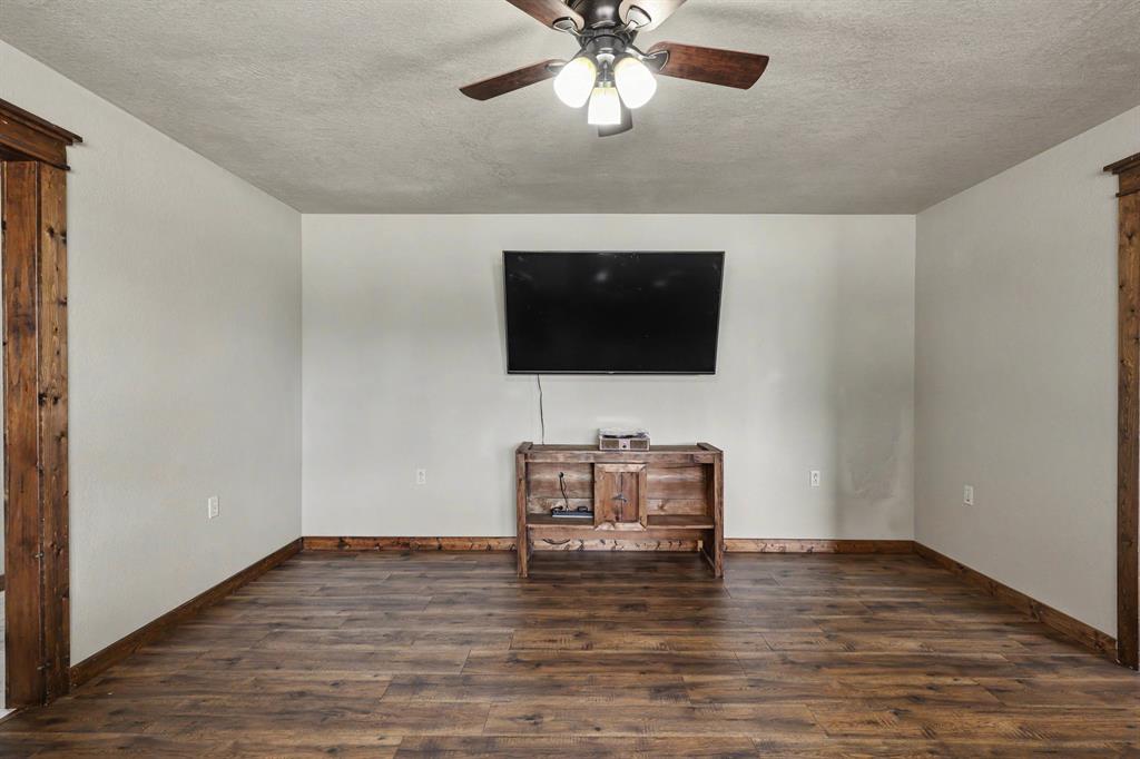 780 Pinewood Lane Property Photo 9