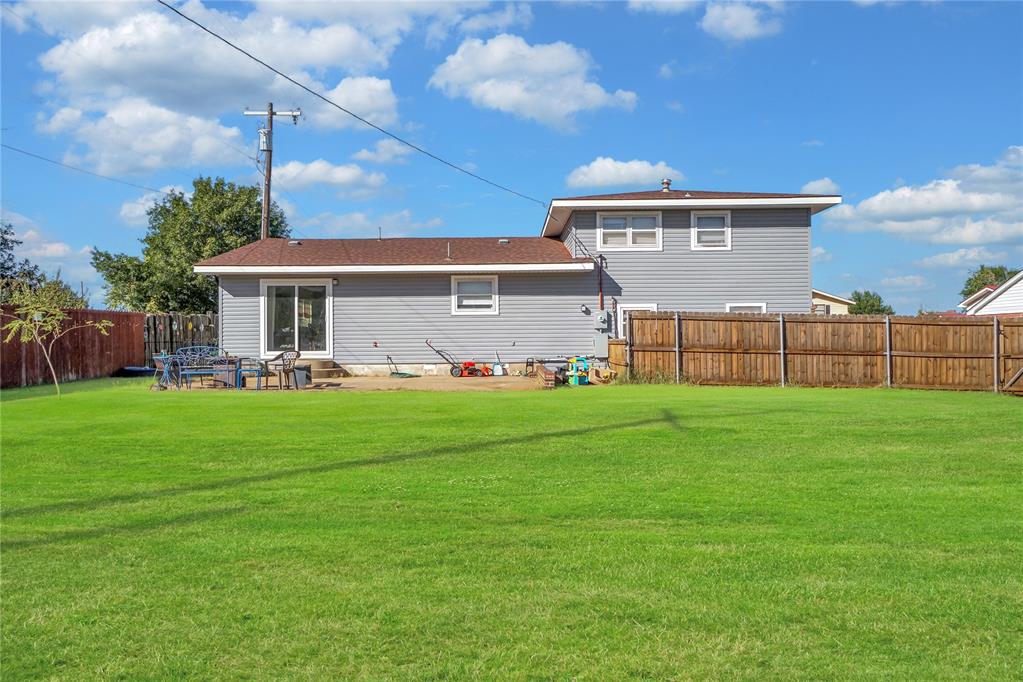 110 E Hillcrest Lane Property Photo 35