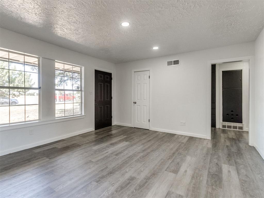 904 W Robinson Street Property Photo 3