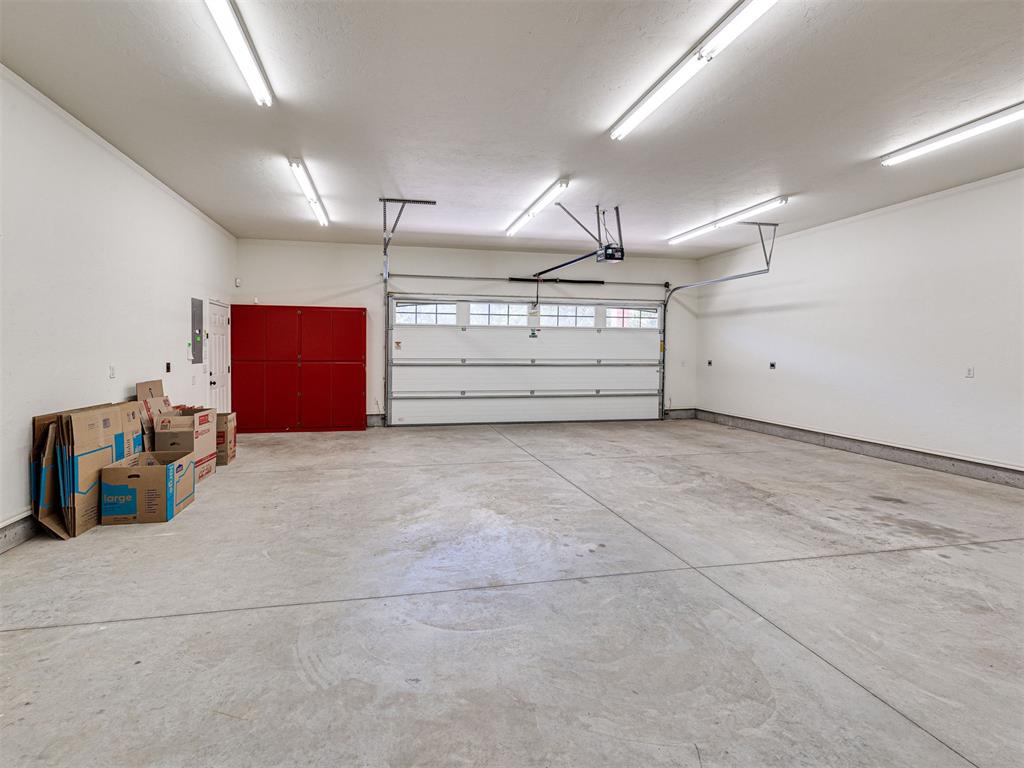 8925 Oakmont Drive Property Photo 43