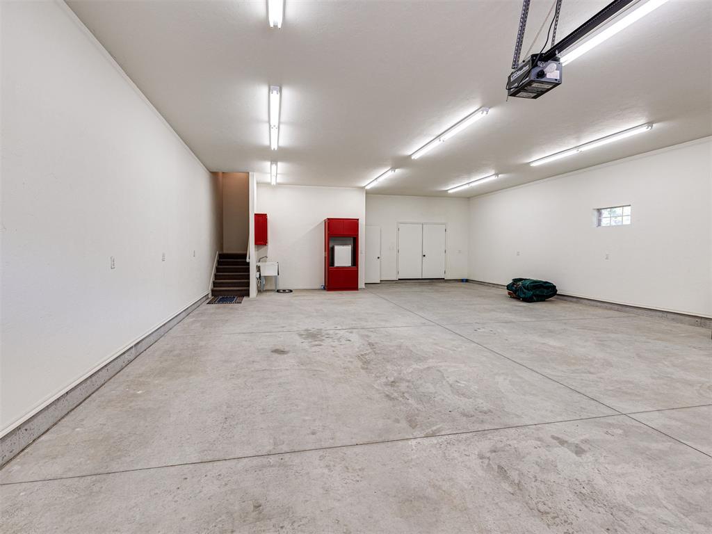 8925 Oakmont Drive Property Photo 44