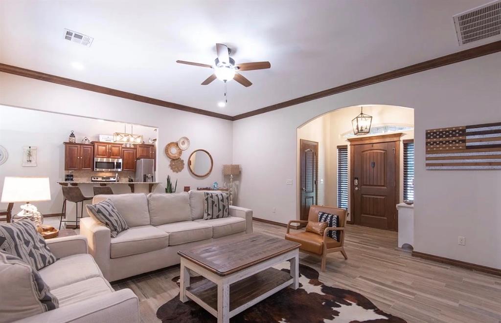 556 Montana Street Property Photo 3