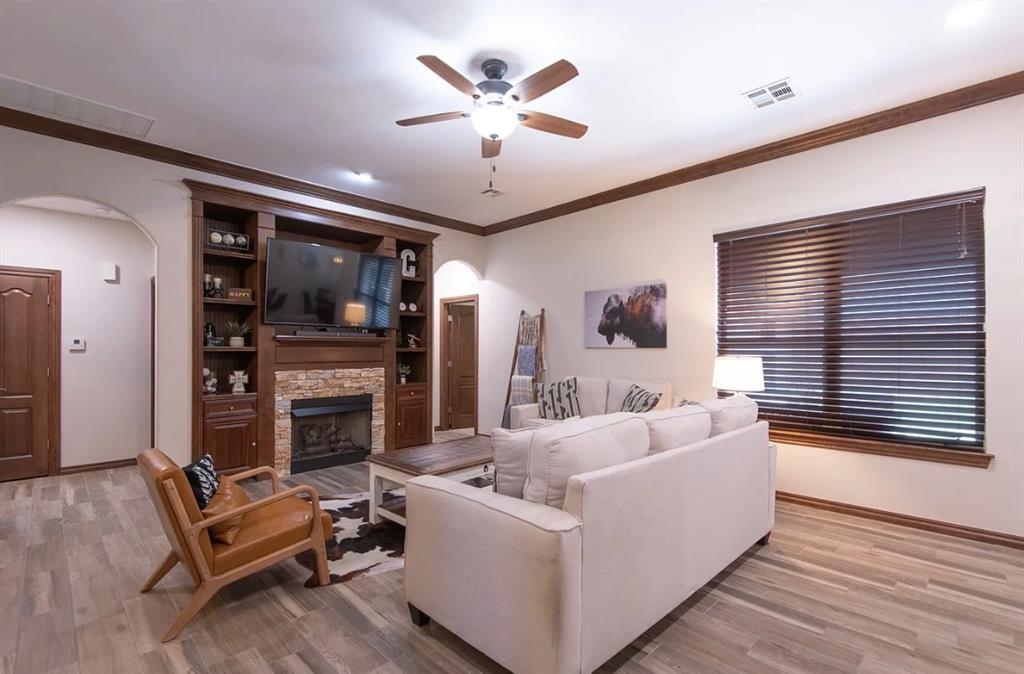 556 Montana Street Property Photo 6
