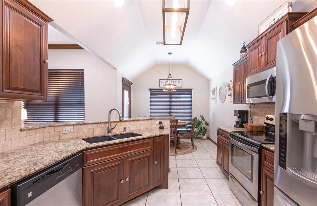 556 Montana Street Property Photo 12