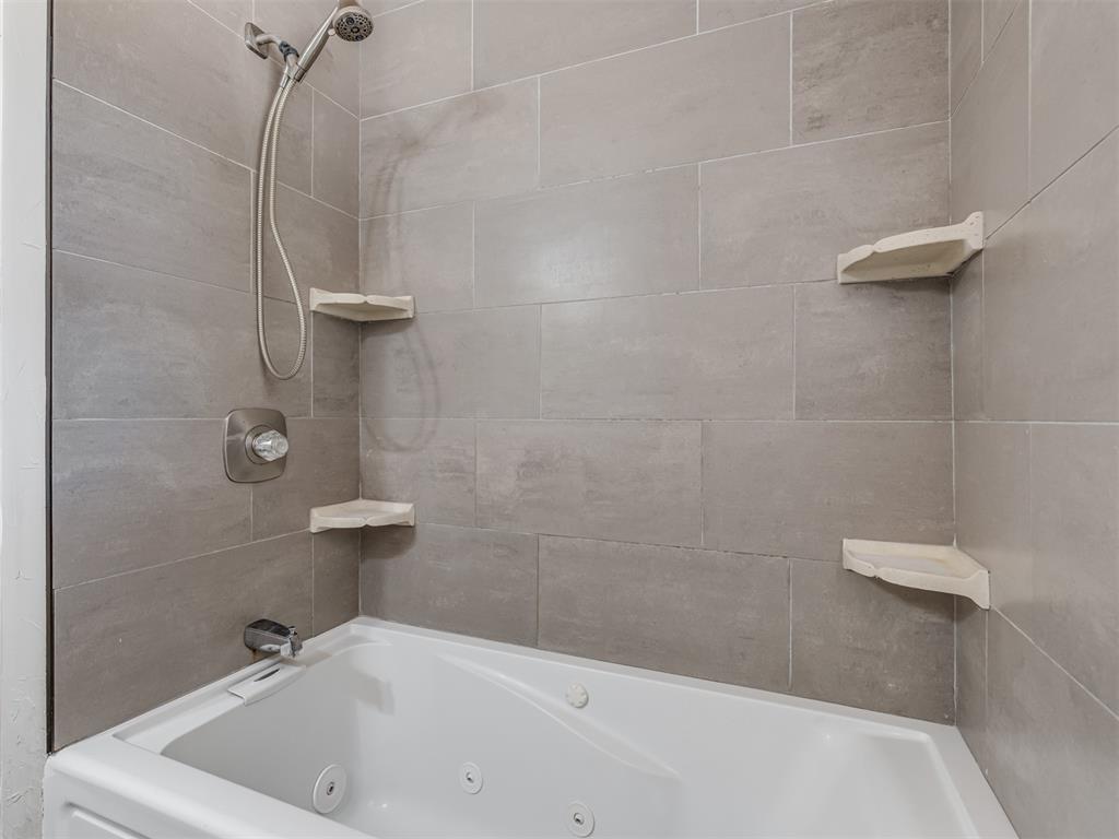 4308 Nw 54th Street Property Photo 24