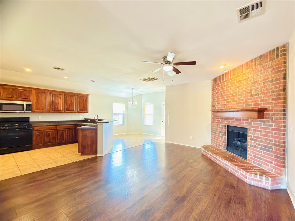 11237 Nw 97th Street Property Photo 4