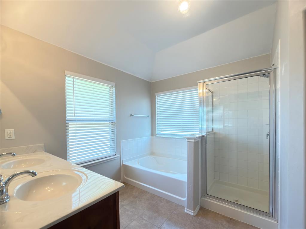 11237 Nw 97th Street Property Photo 16