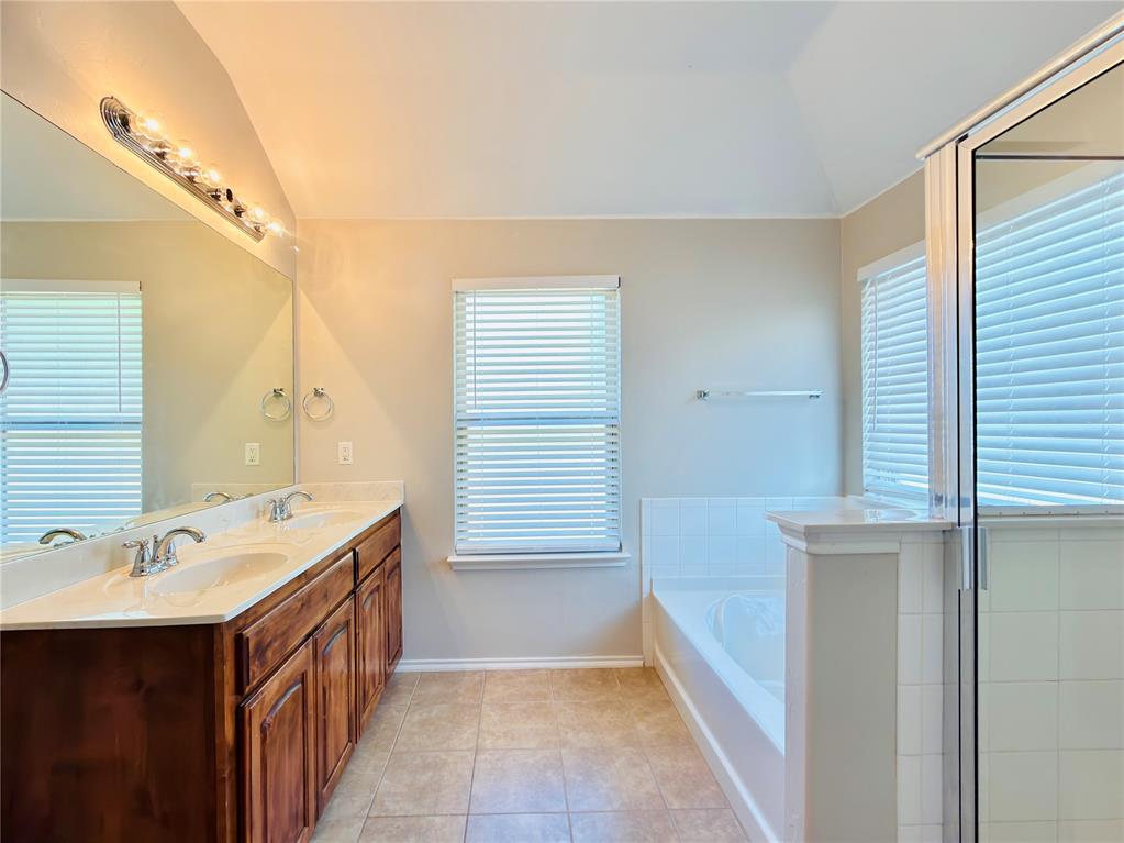 11237 Nw 97th Street Property Photo 17