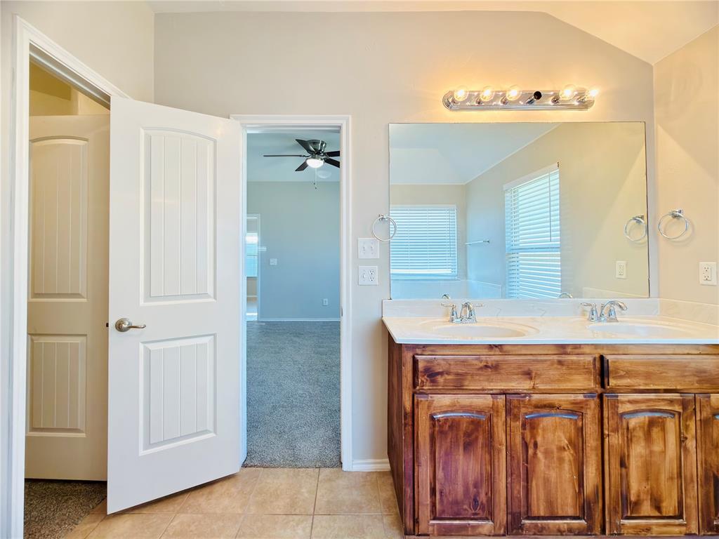 11237 Nw 97th Street Property Photo 19