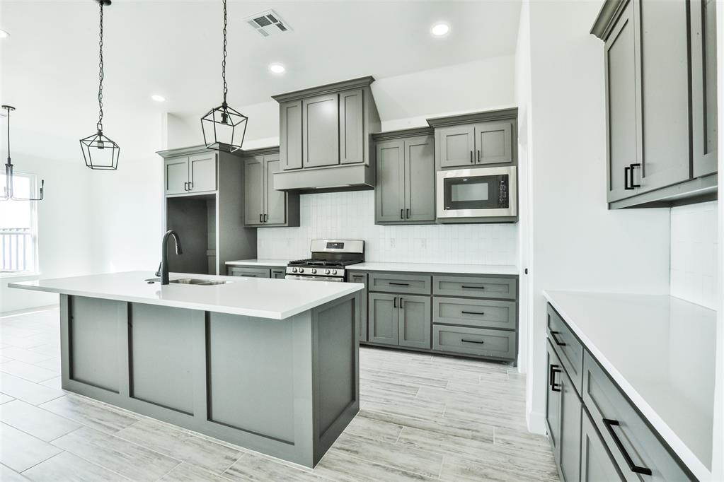 24736 Medio Street Property Photo 8