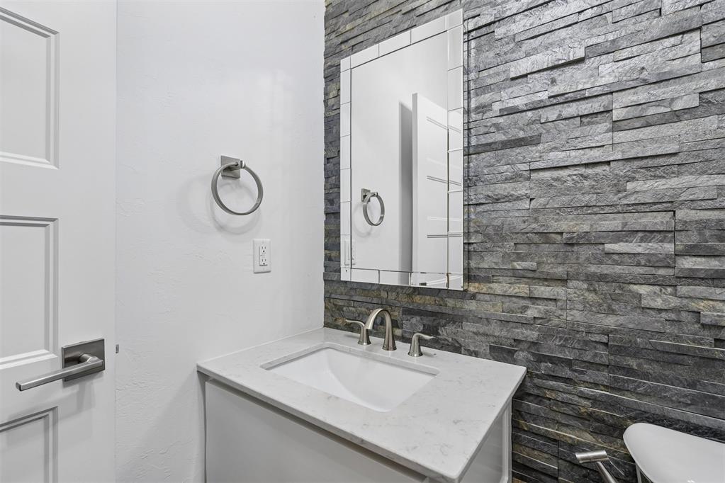 16745 Little Leaf Court Property Photo 32