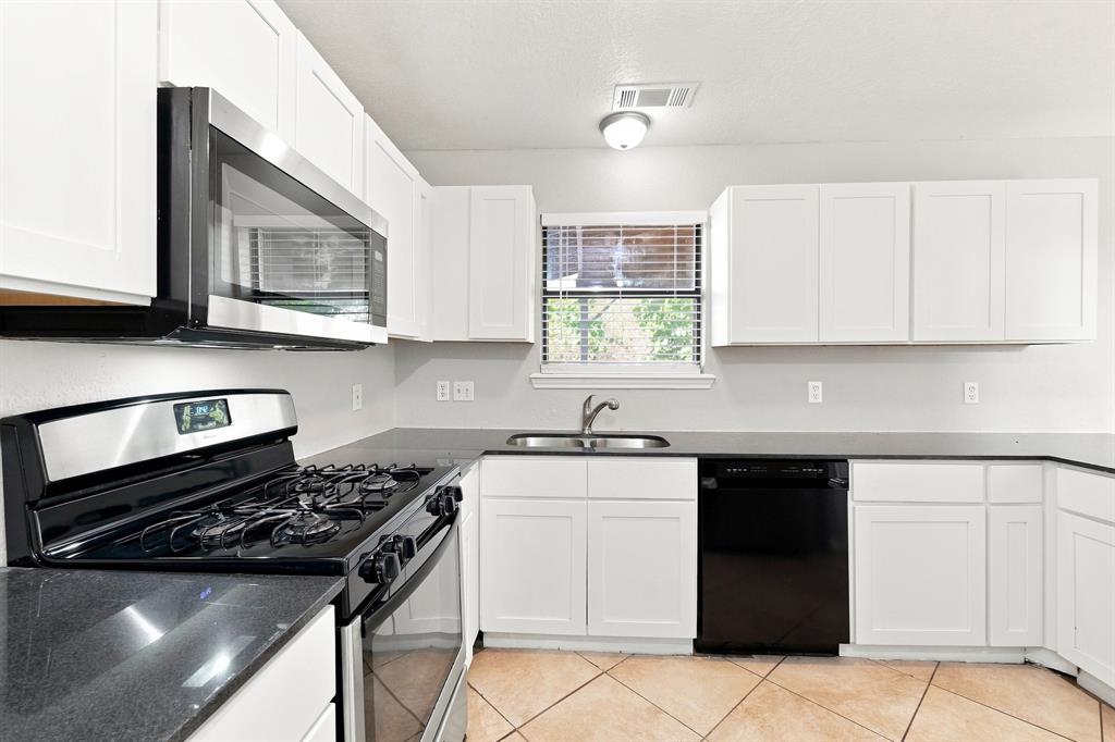 4004 Night Hawk Drive Property Photo 4