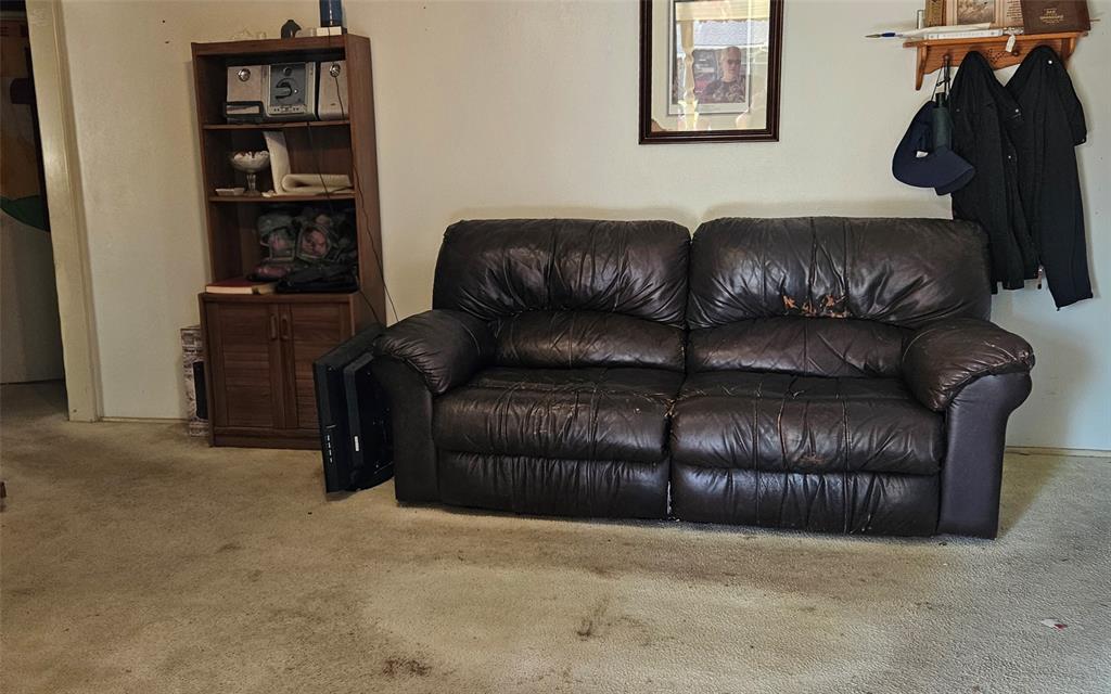 2617 N Hammond Avenue Property Photo 3