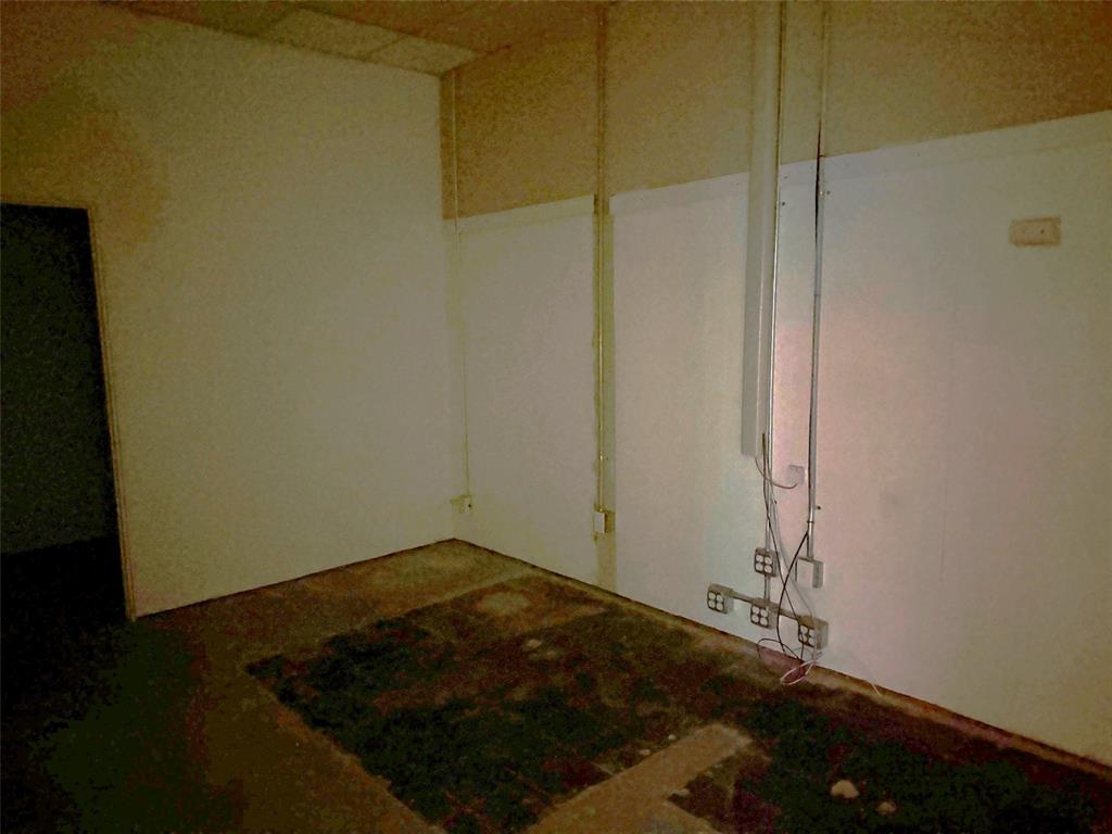 121 E Main Street Property Photo 10