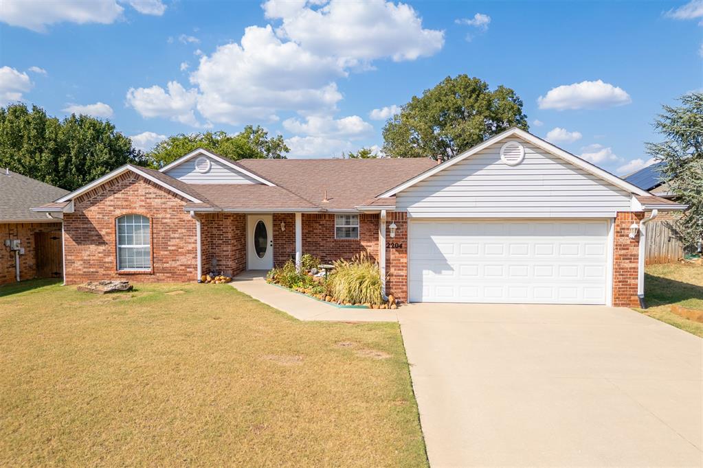 2204 Gray Dove Drive Property Photo 2