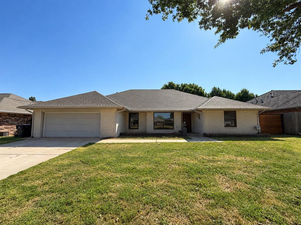 13400 Apple Valley Drive Property Photo 2