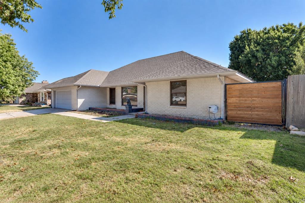 13400 Apple Valley Drive Property Photo 3