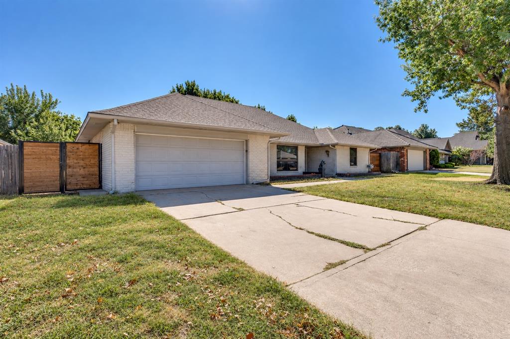 13400 Apple Valley Drive Property Photo 4