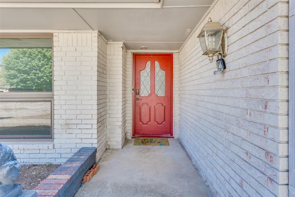 13400 Apple Valley Drive Property Photo 5