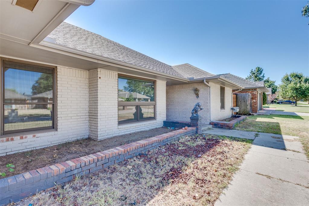13400 Apple Valley Drive Property Photo 6
